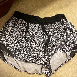 B&W lululemon shorts size 6 tall